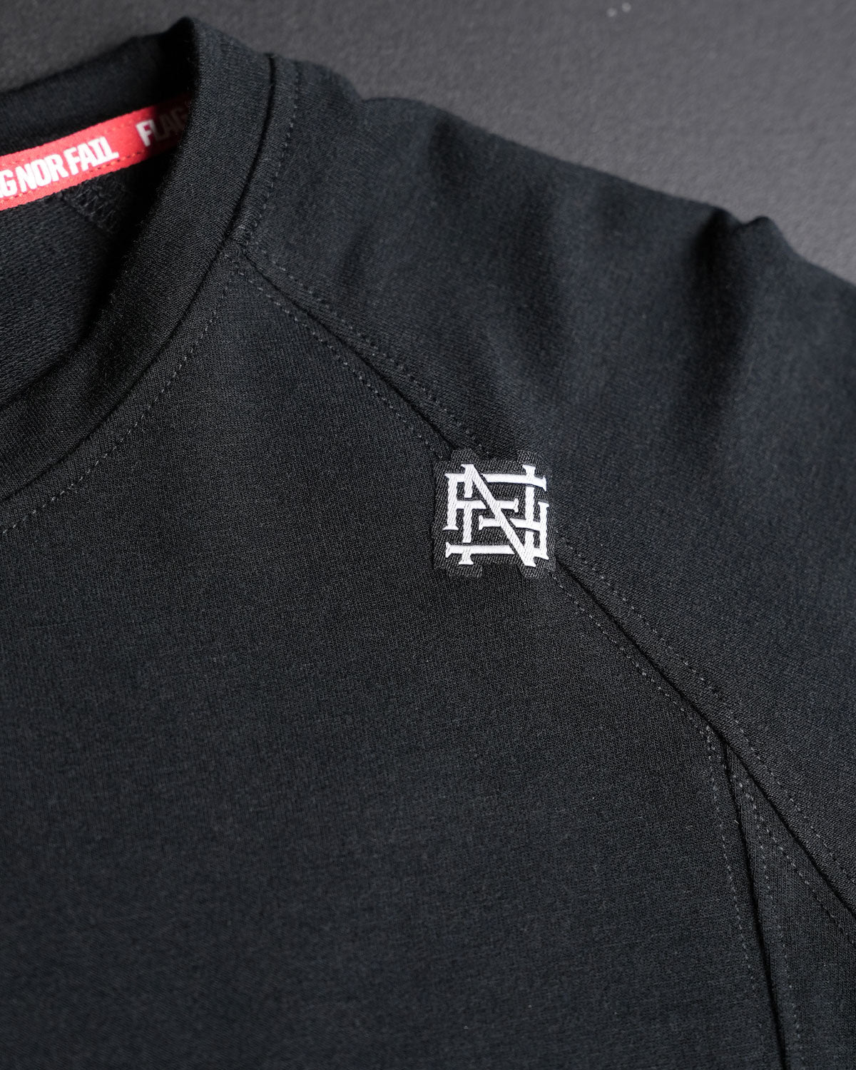 CORE LONGSLEEVE - BLACK