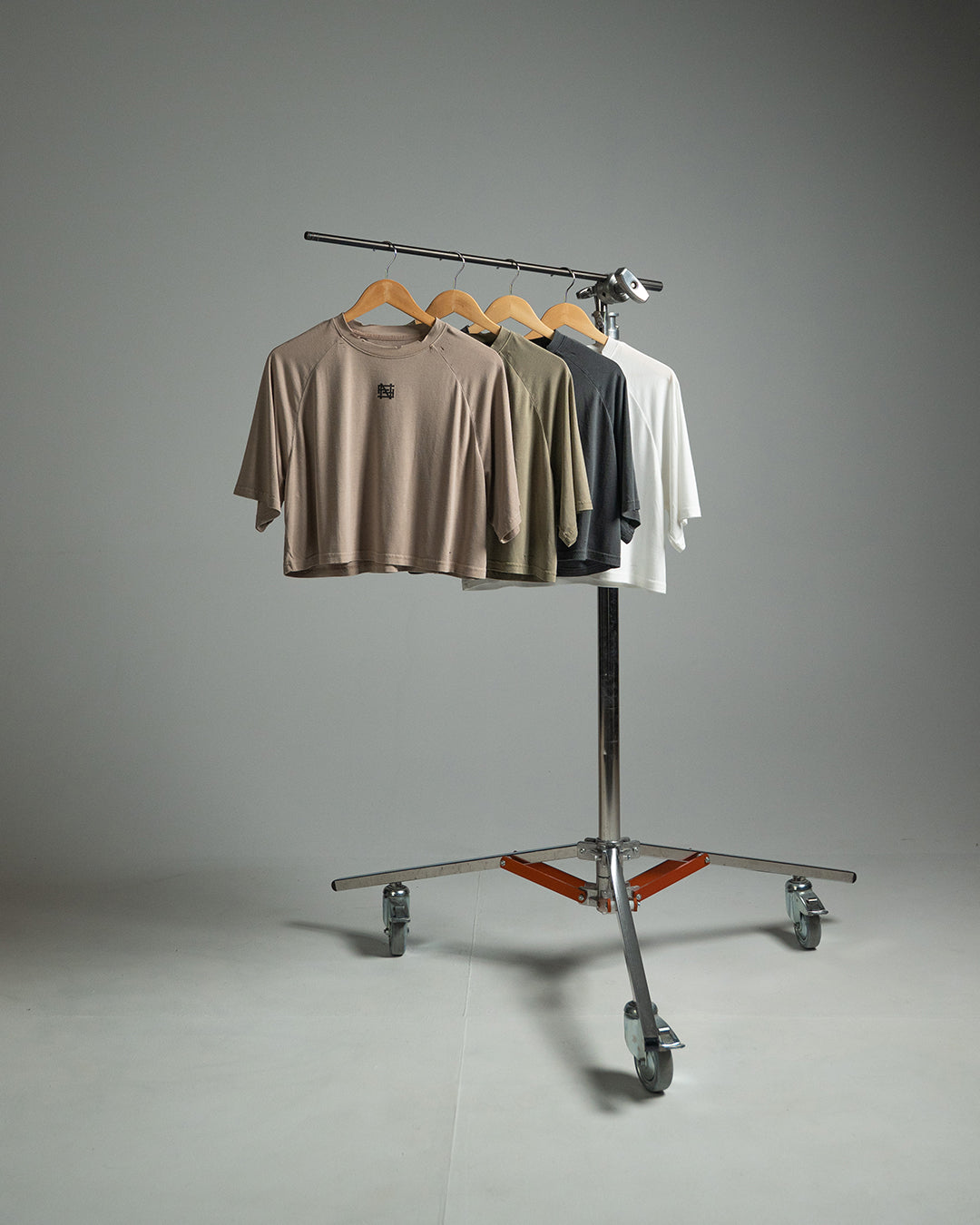 MOTO CROP TEE - BLACK