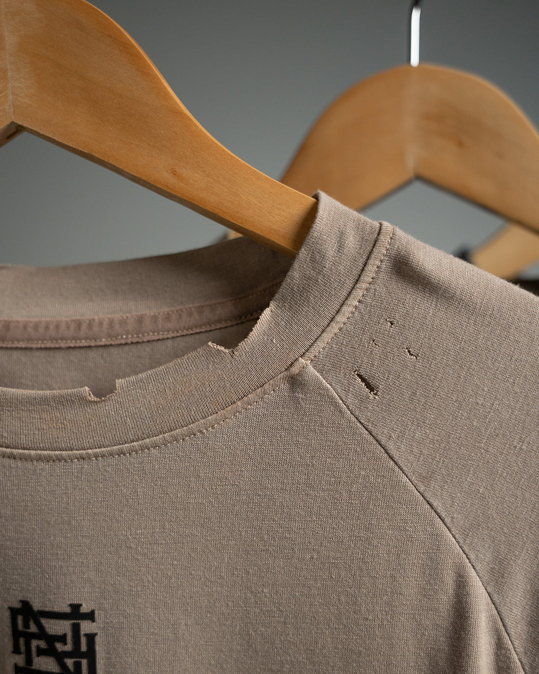 MOTO CROP TEE - OLIVE