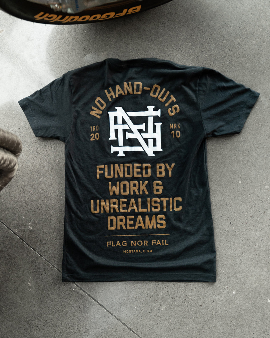 NO HAND OUTS TEE - BLACK