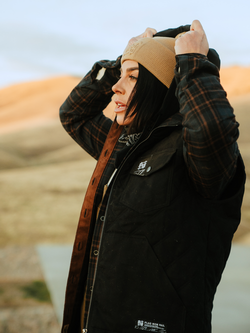 EMBOSSED BEANIE - LIGHT TAN