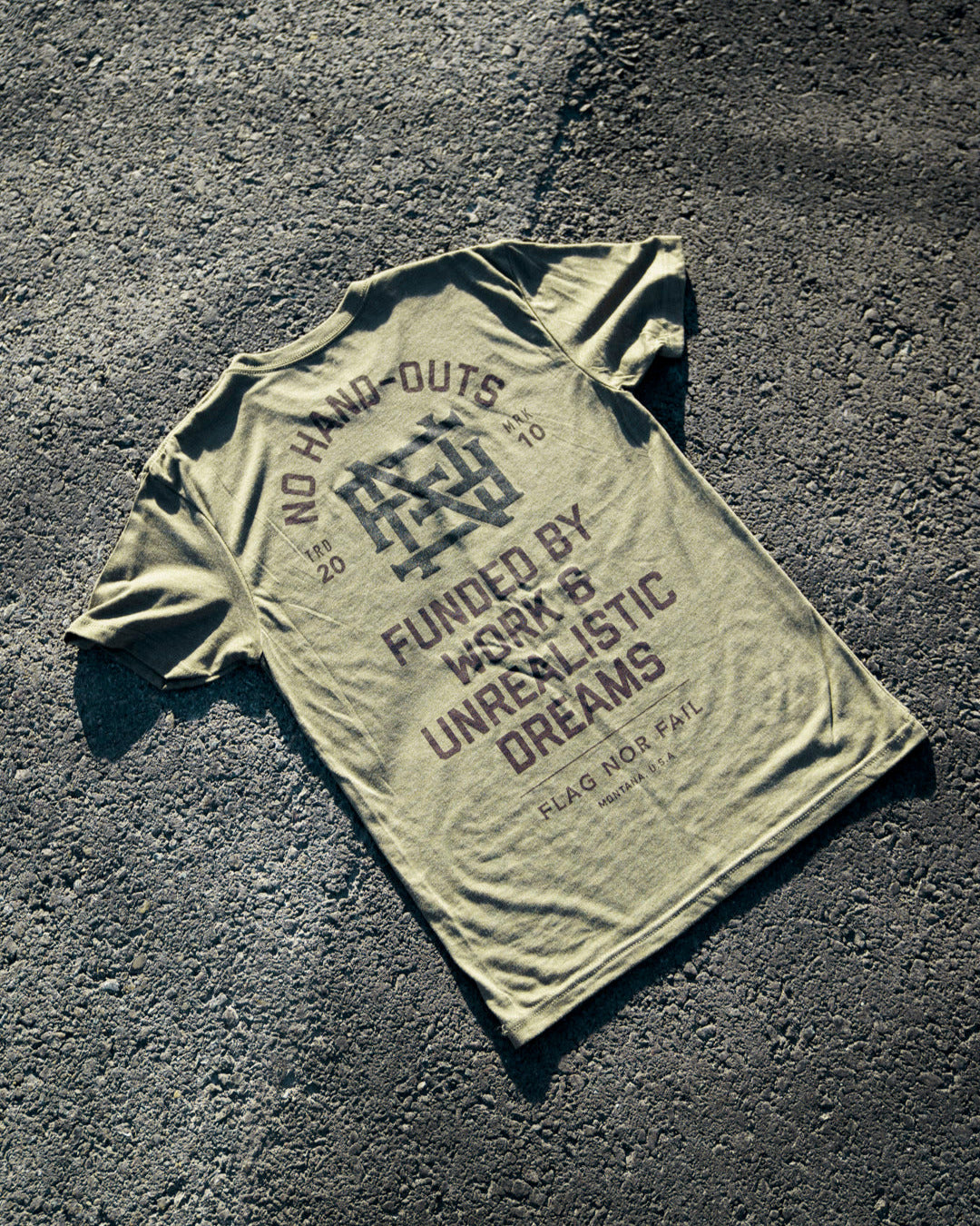 NO HAND OUTS TEE - OLIVE