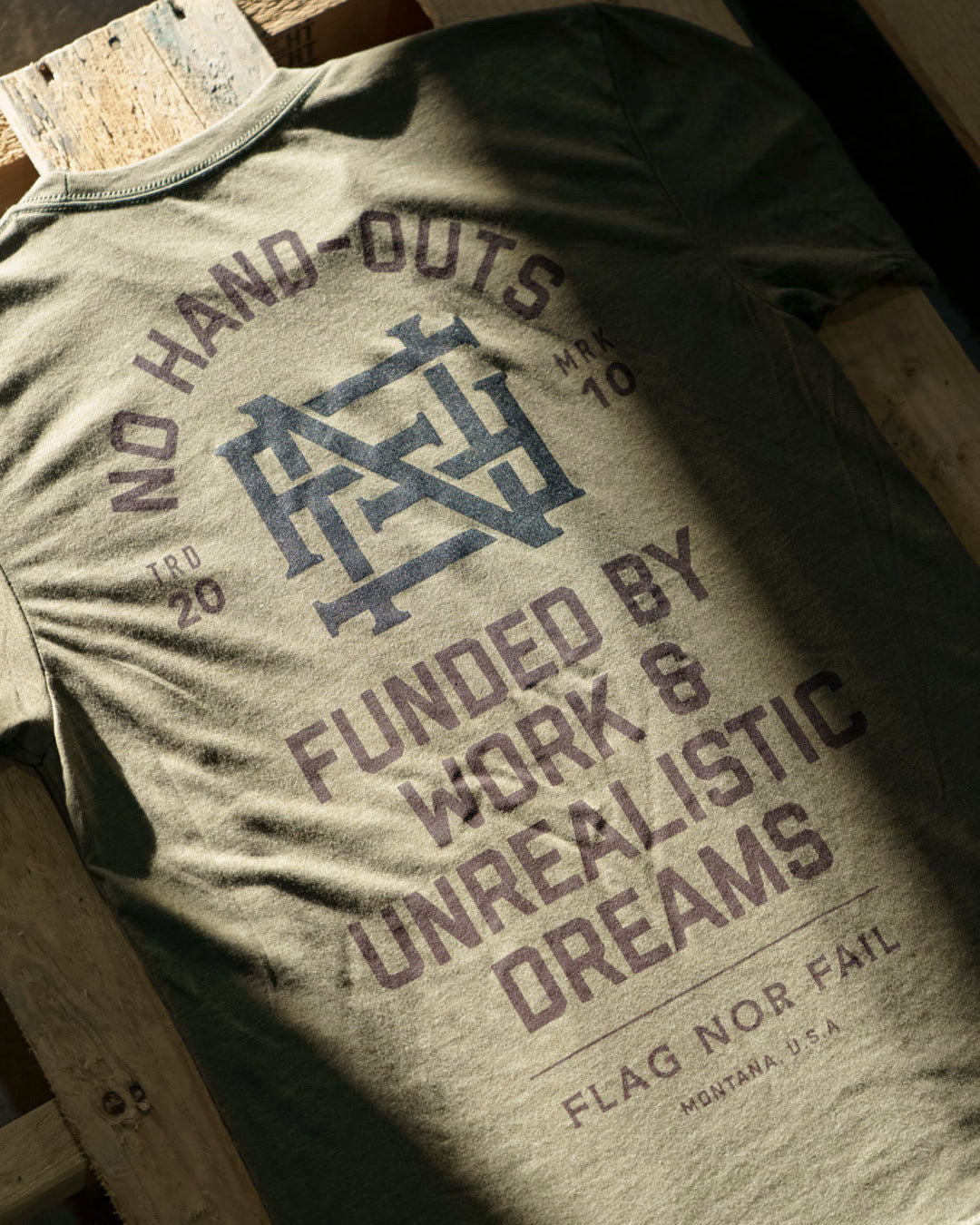 NO HAND OUTS TEE - OLIVE