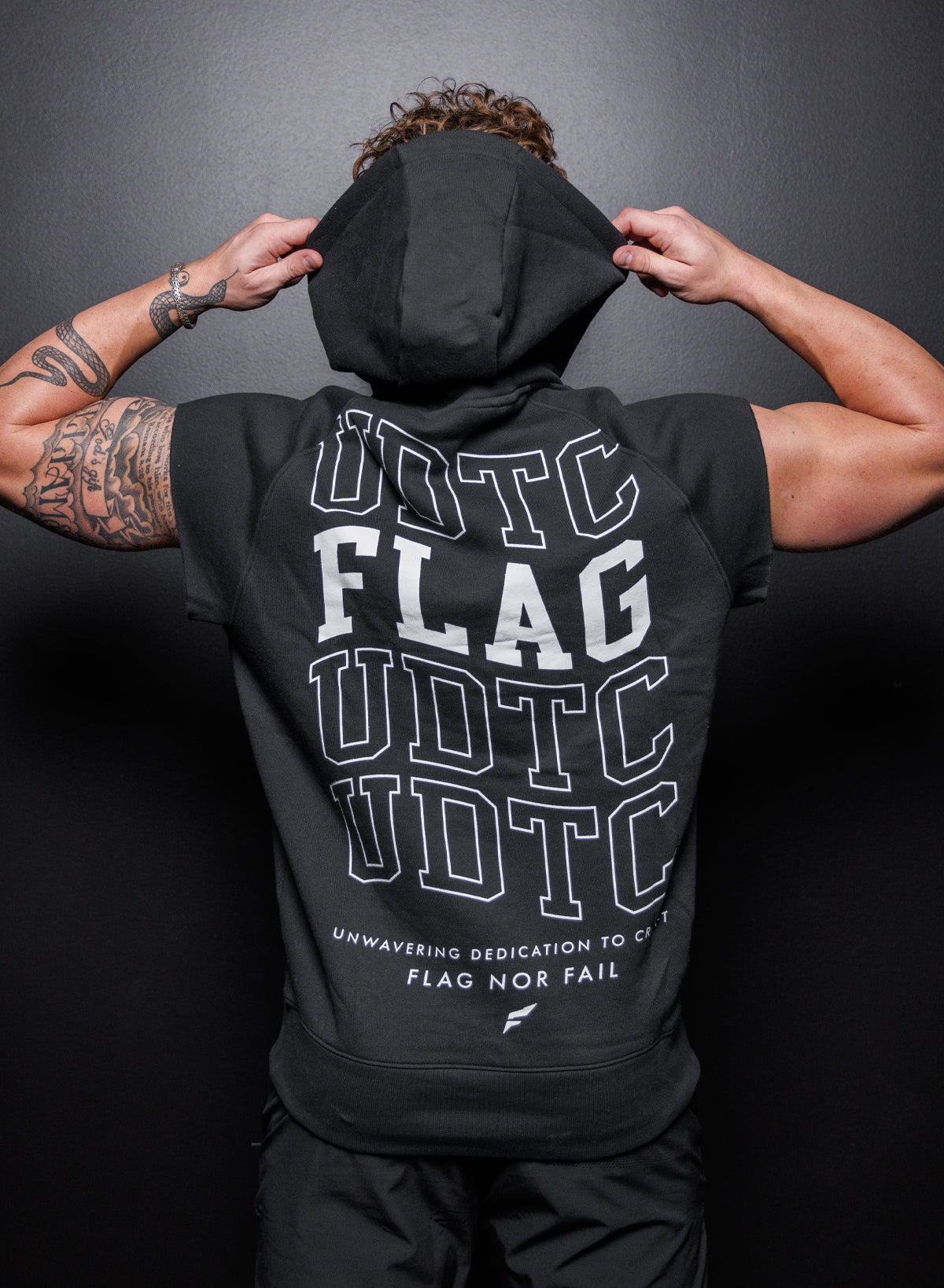 UDTC SLEEVELESS SWEATSHIRT - BLACK