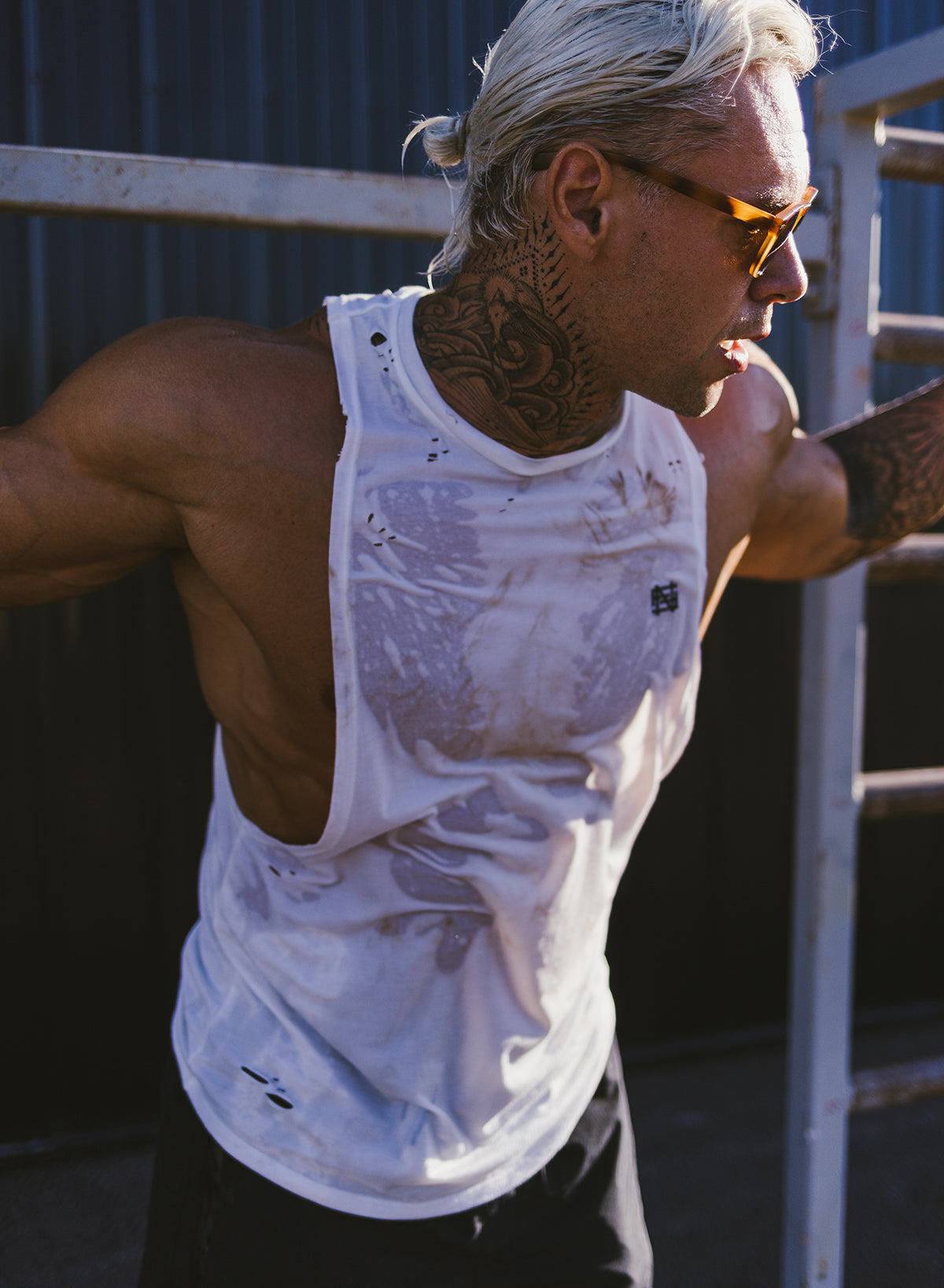 MOTO DISTRESSED BRO TANK - WHITE