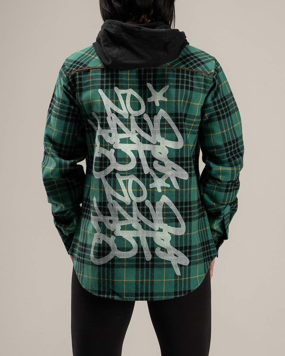 MUJER CON CAPUCHA NO HANDOUTS X FOREVER FLANNEL - VERDE
