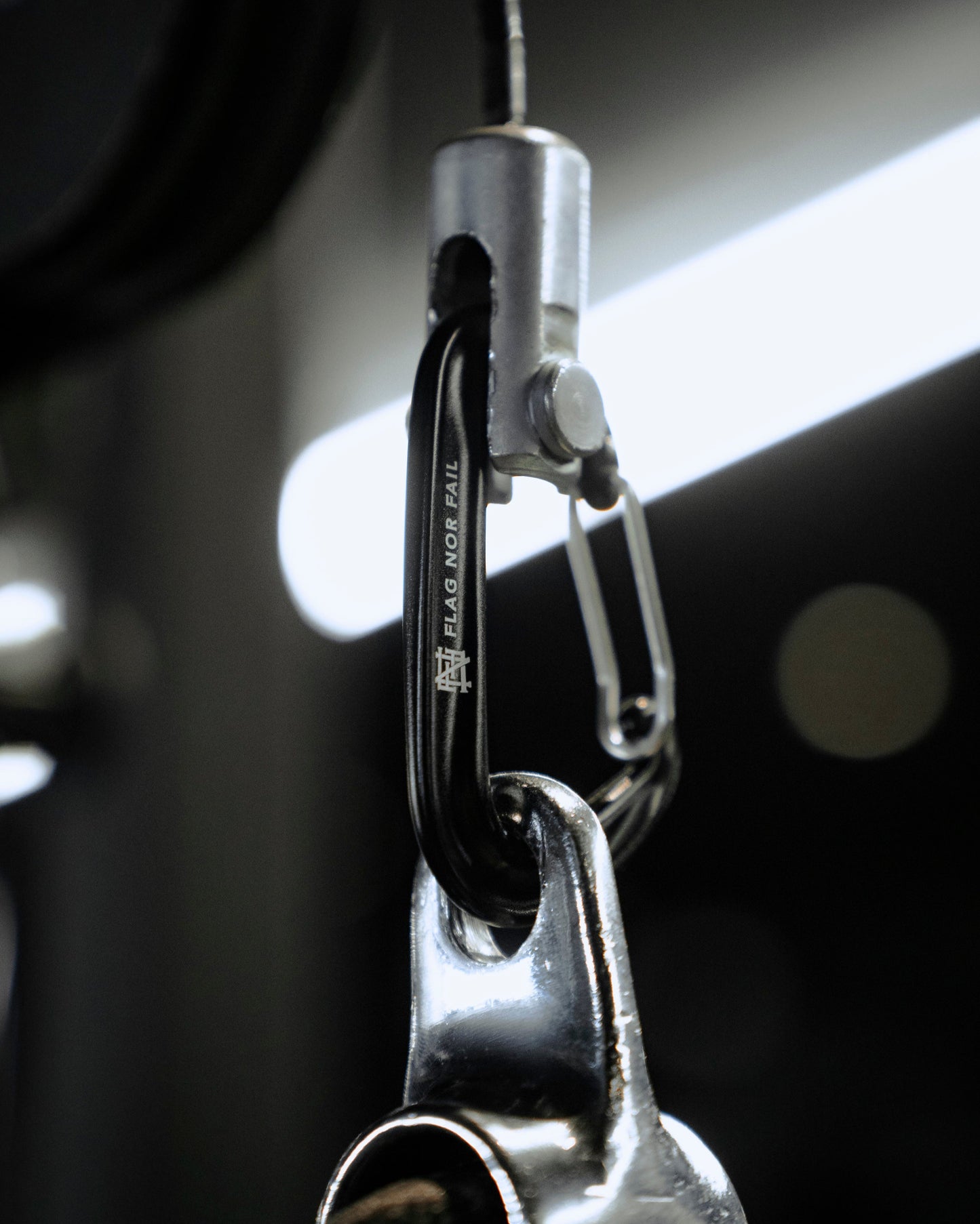 CARABINER - BLACK
