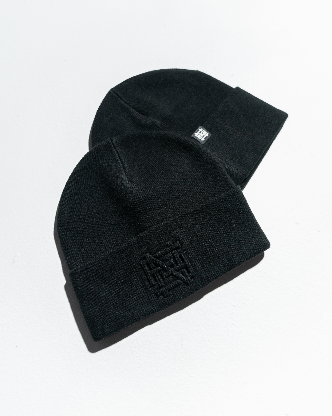 EMBOSSED BEANIE - BLACK