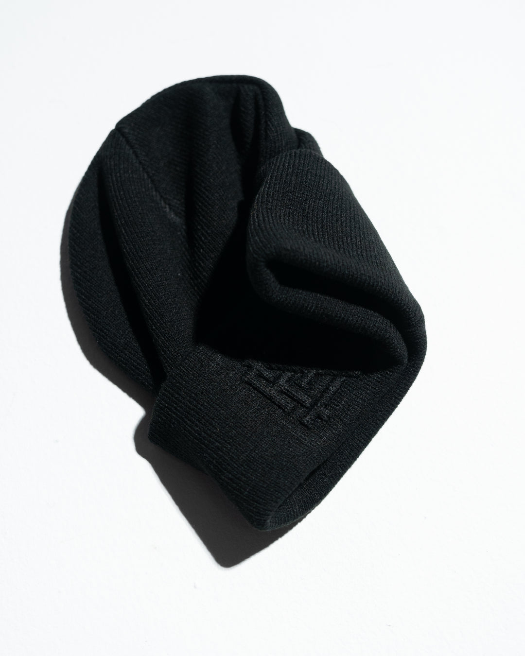 EMBOSSED BEANIE - BLACK