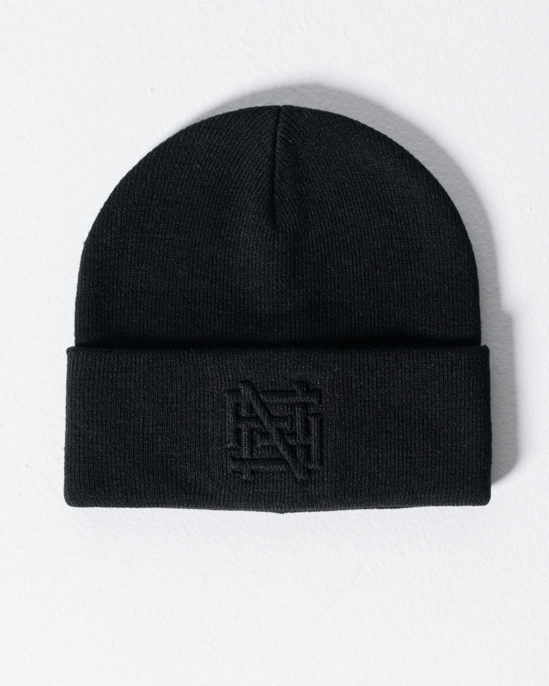 EMBOSSED BEANIE - BLACK