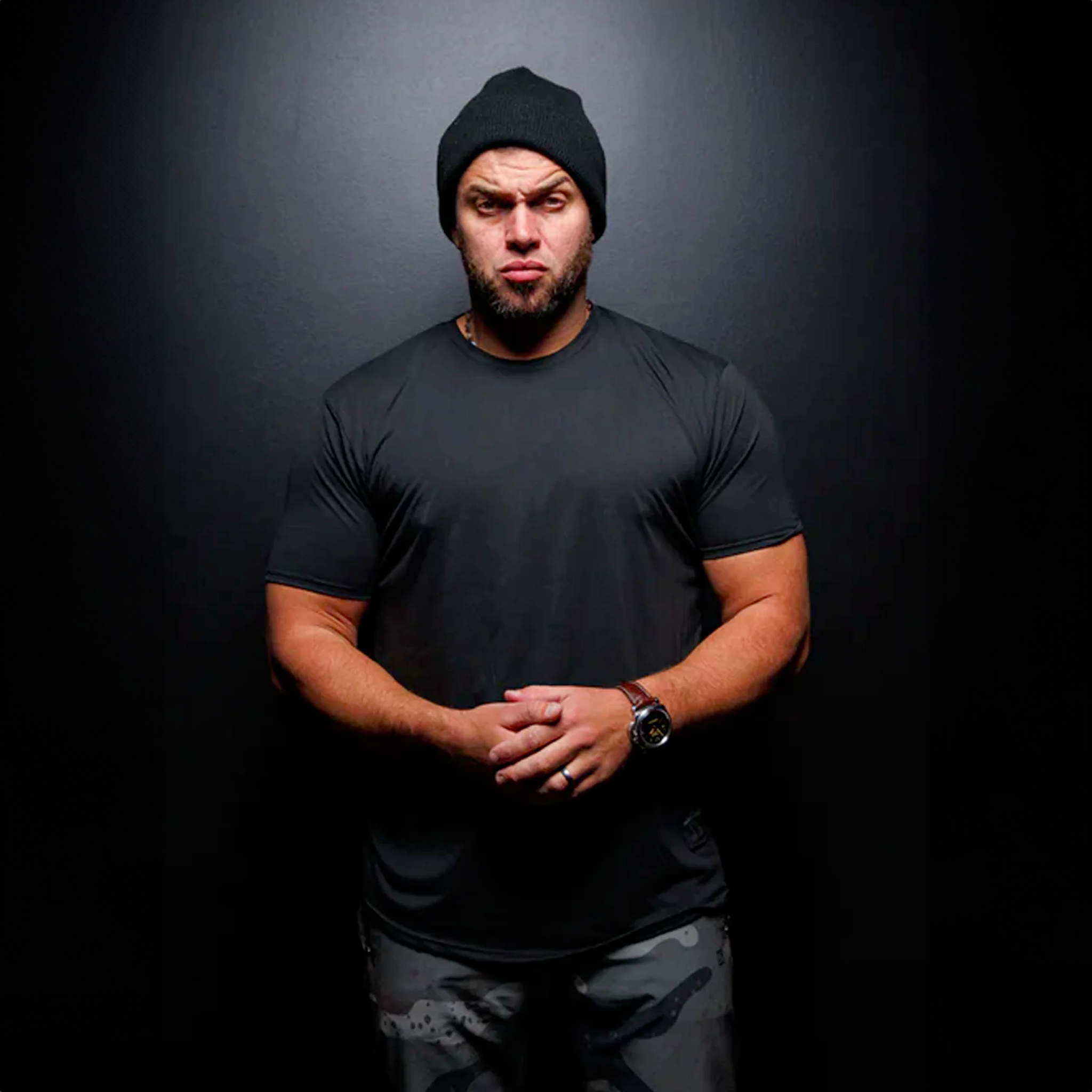 CAMISETA NEGRA ESENCIAL