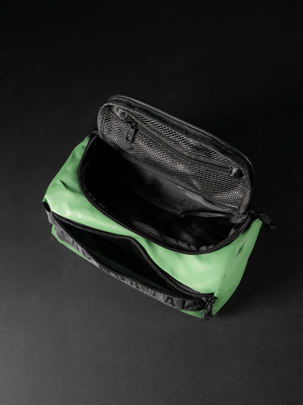 MOMENTUM TOILETRY CASE 2.5L - GREEN