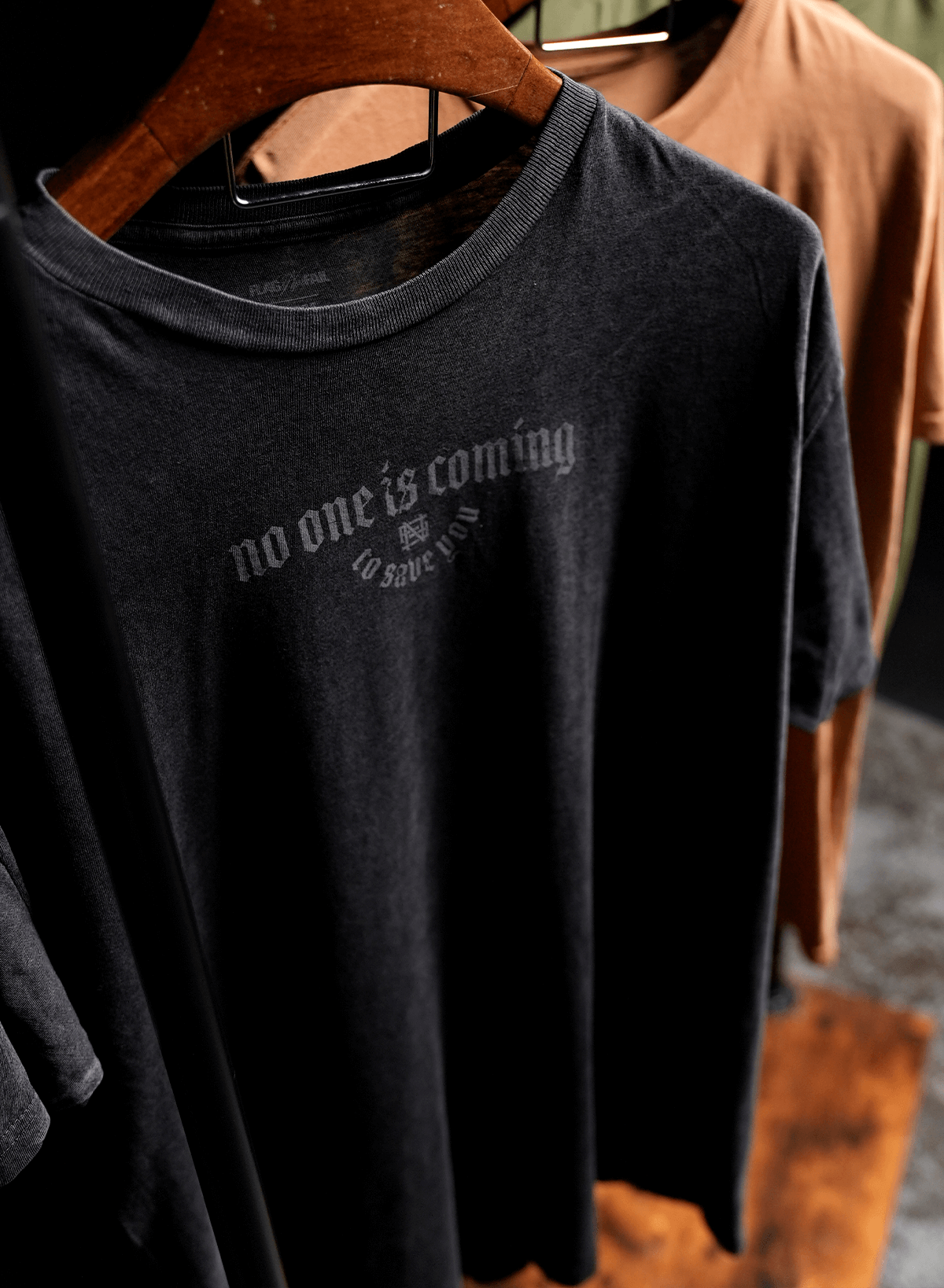 NO ONE IS COMING OVERSIZED TEE- BLACK
