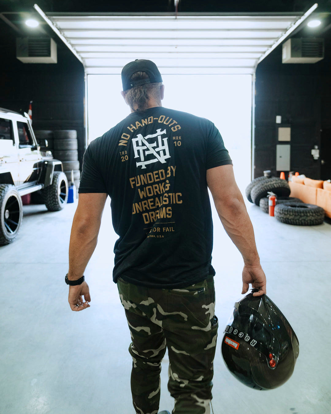 NO HAND OUTS TEE - BLACK