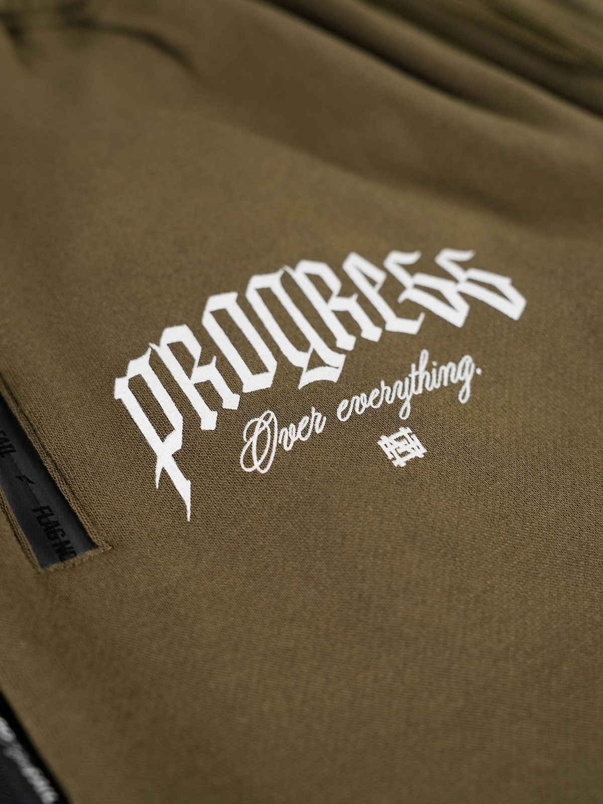 PROGRESS FITTED JOGGER- OLIVE