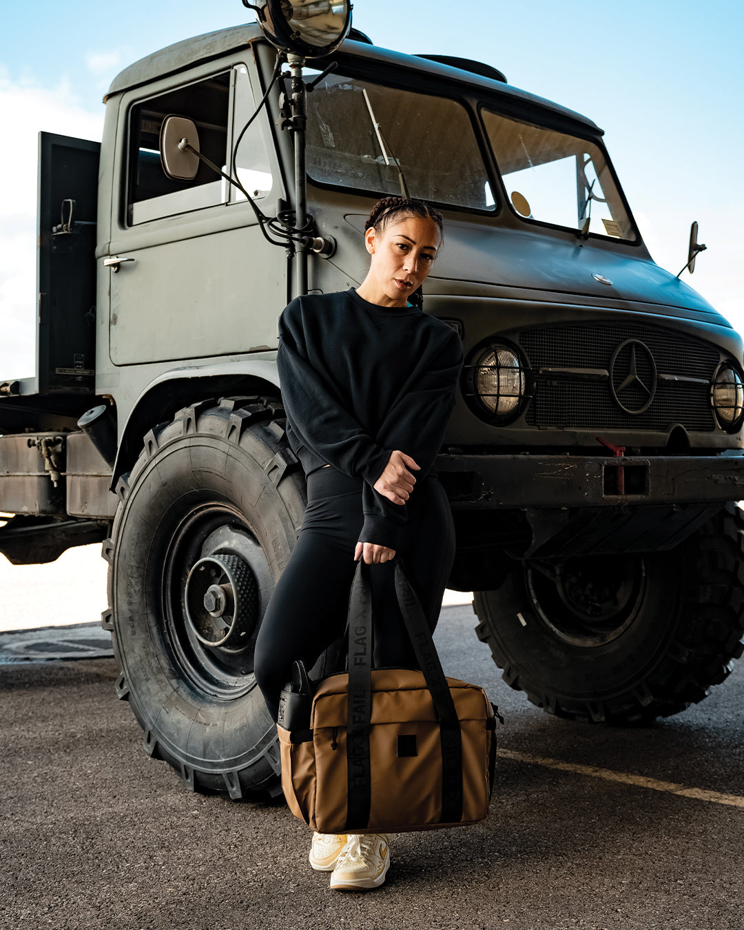 MOMENTUM WOMENS TOTE 18L - SAND – FLAG NOR FAIL