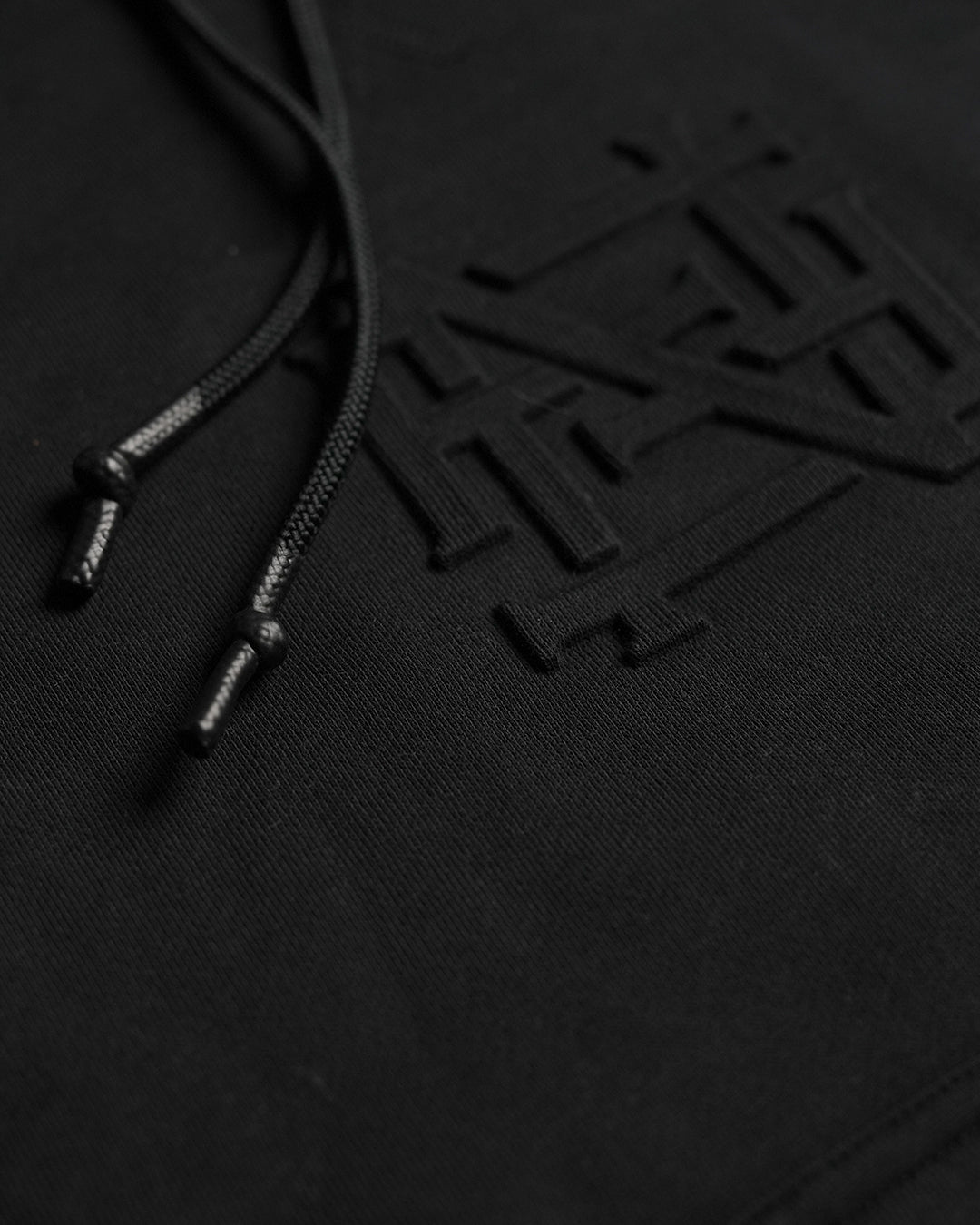 EMBOSSED PULLOVER-BLACK