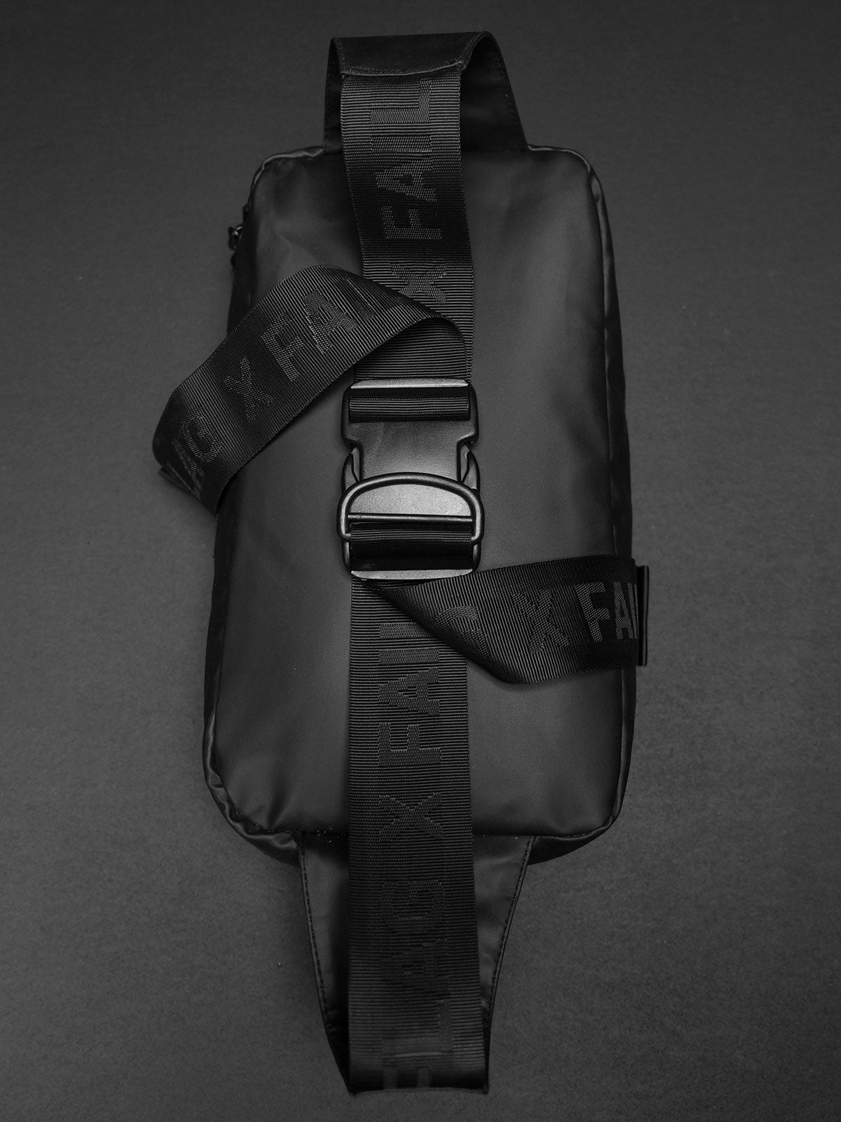 Momentum Sling Bag 7L- Black Momentum Sling Bag 7L- Black