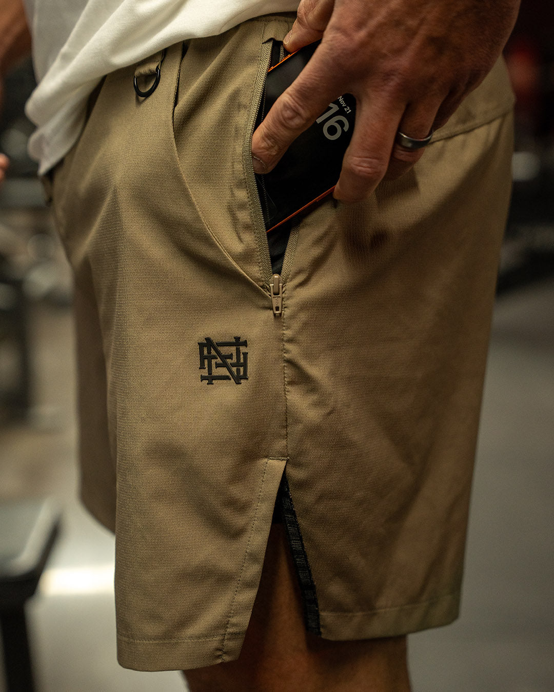 MENS HYBRID SHORTS - OLIVE