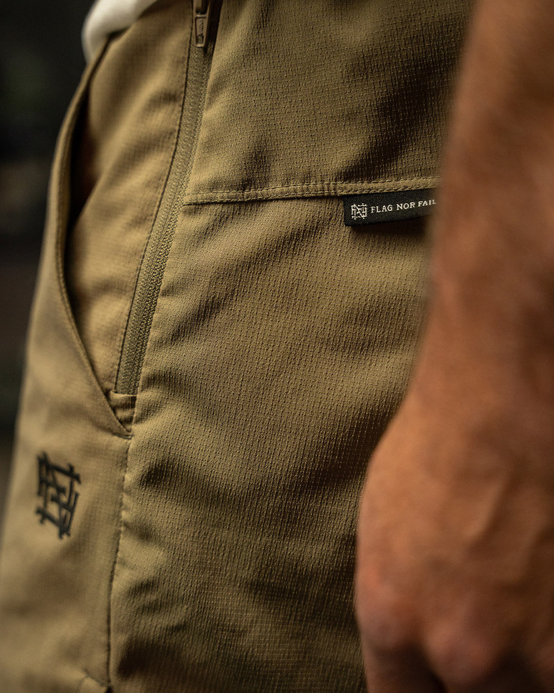 MENS HYBRID SHORTS - OLIVE