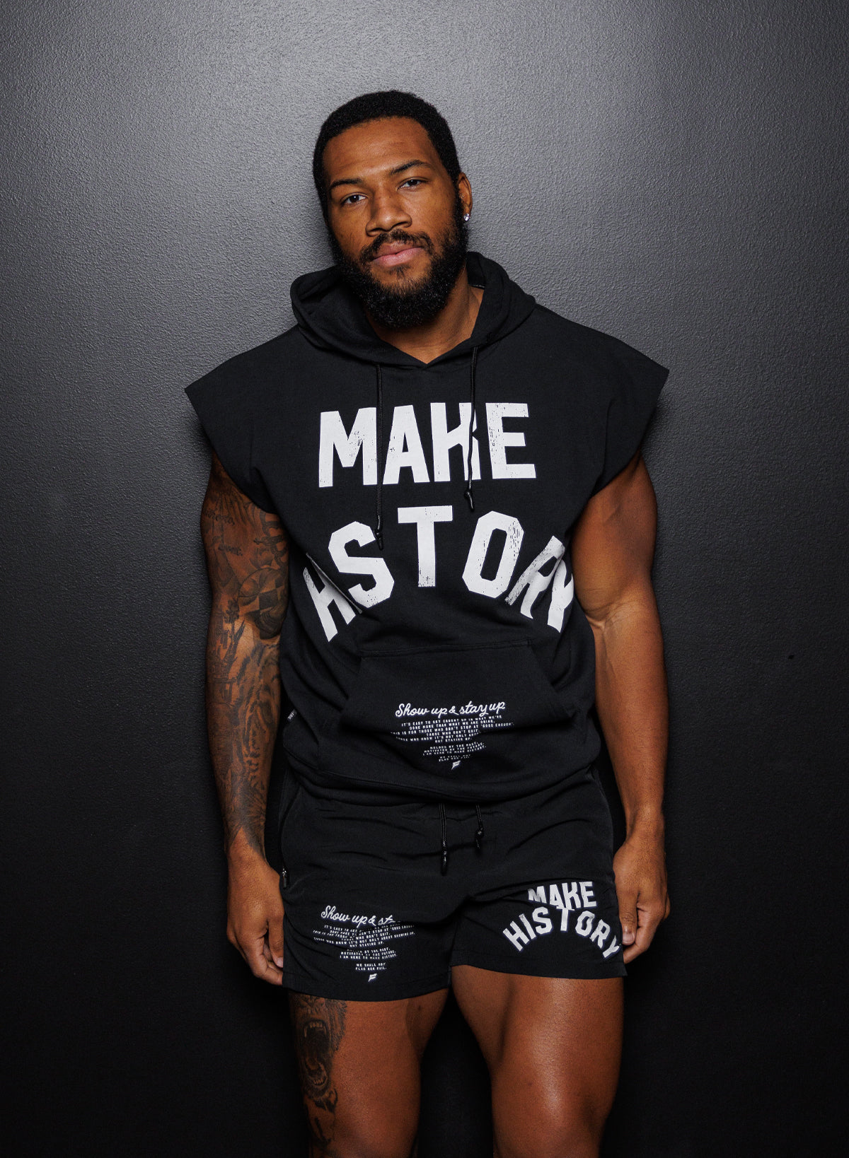 MAKE HISTORY - SUDADERA CON CAPUCHA SIN MANGAS NEGRA